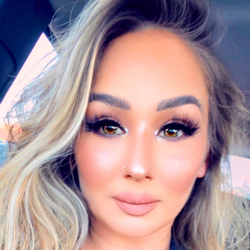 Meet your Posher, Cassandra